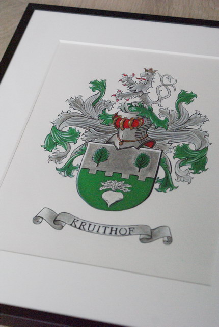 Familiewapen geschilderd op papier